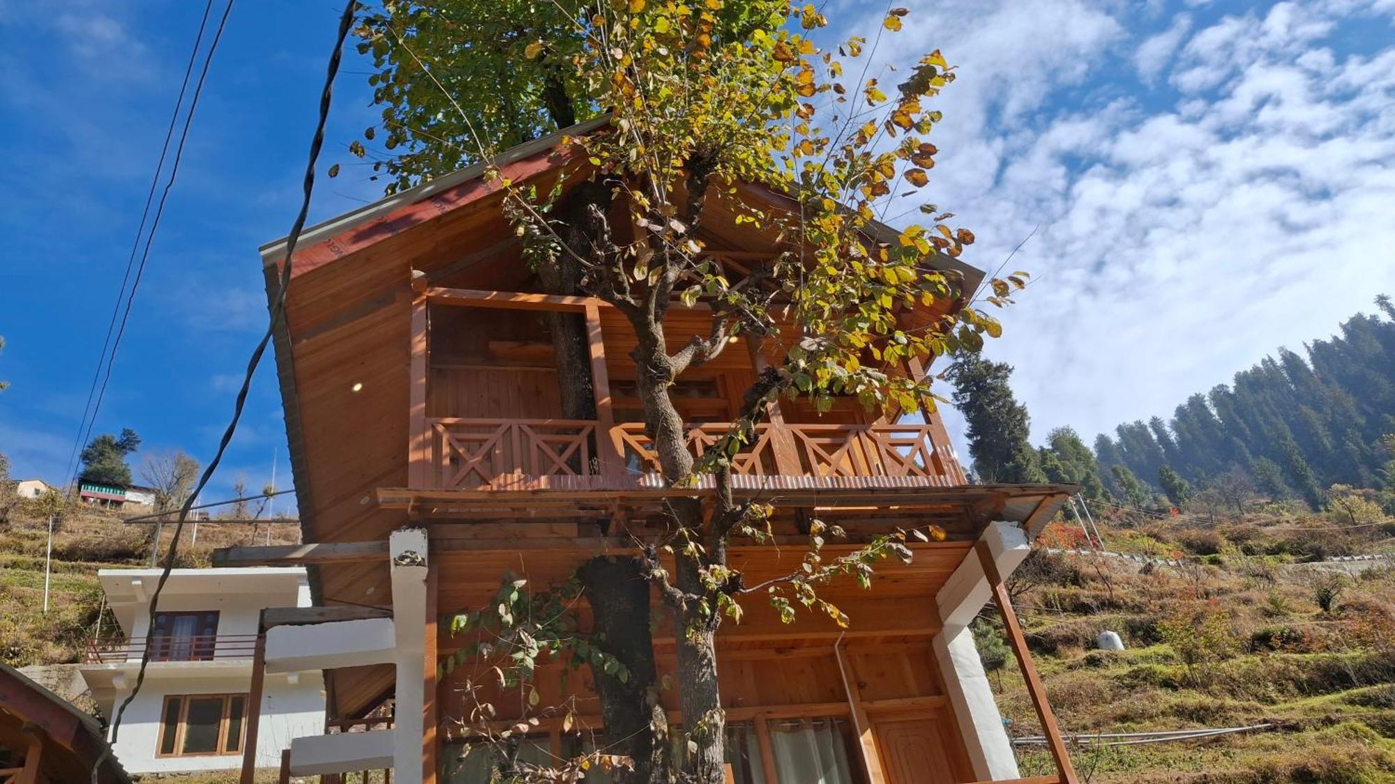 Tree House Jibhi Hotel Exterior photo